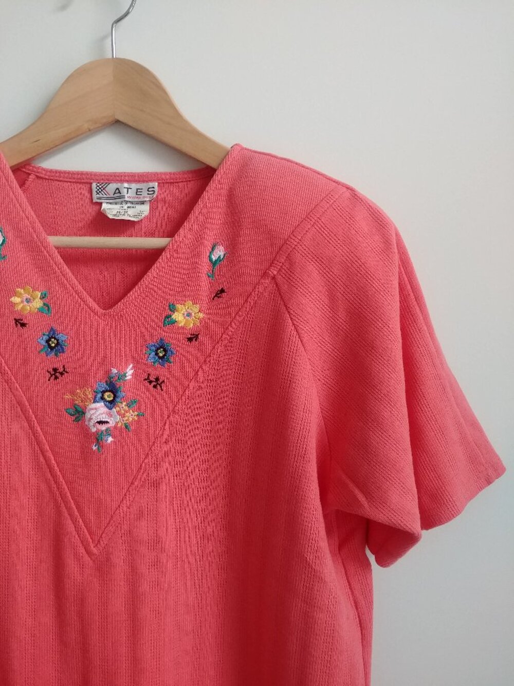 Vintage cotton blend embroidered knit top coral pink floral embroidery M… - Picture 2 of 11